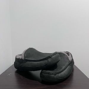 UGG brand Slippers/House Shoes